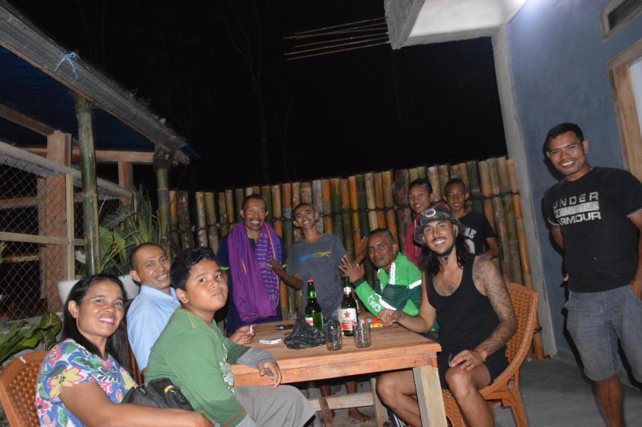 Labuan Bajo Mahoni Guesthouse ภายนอก รูปภาพ