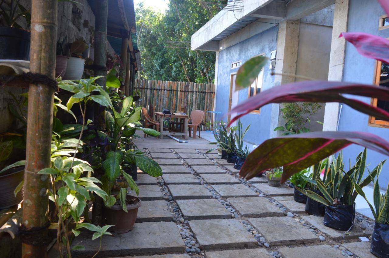 Labuan Bajo Mahoni Guesthouse ภายนอก รูปภาพ