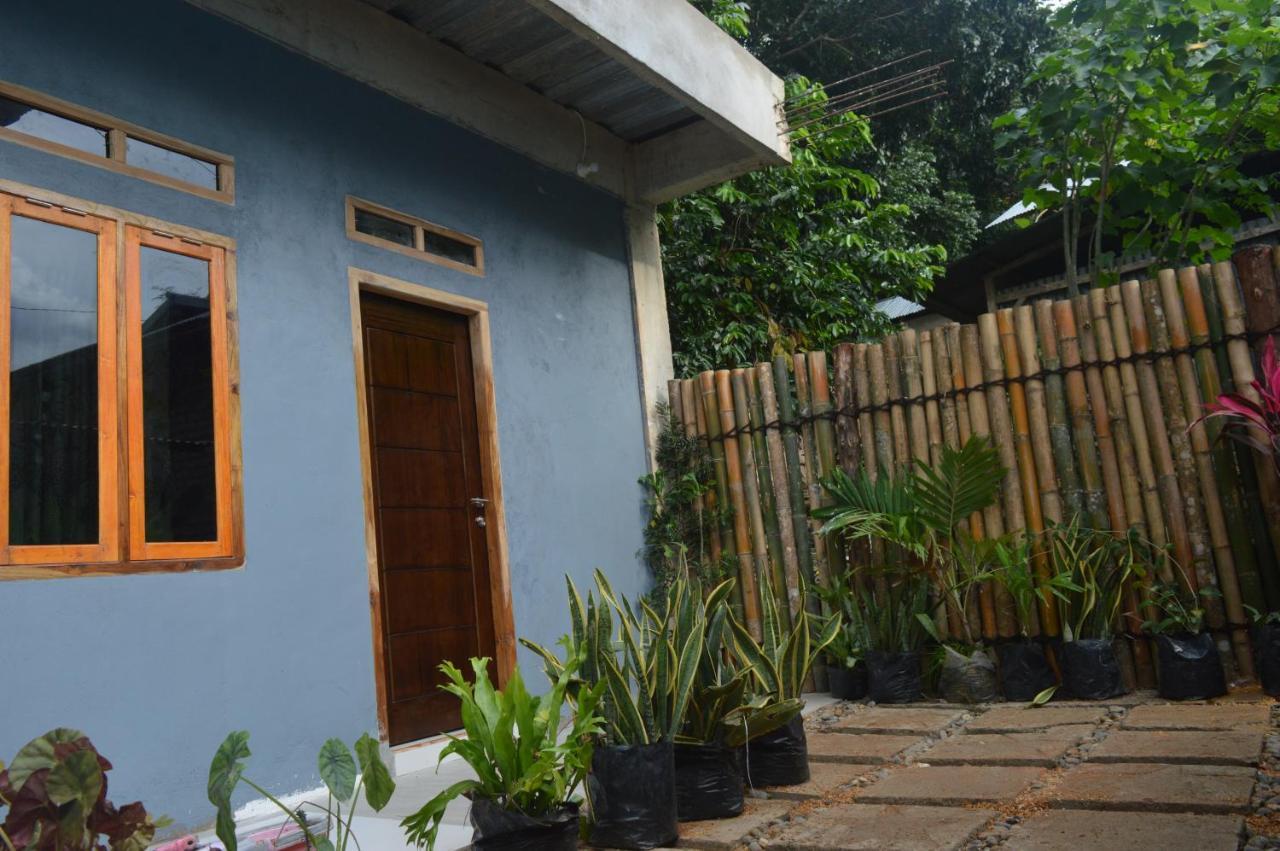 Labuan Bajo Mahoni Guesthouse ภายนอก รูปภาพ