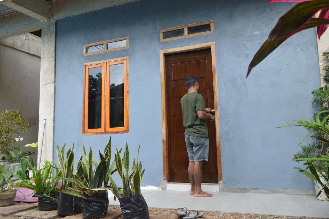 Labuan Bajo Mahoni Guesthouse ภายนอก รูปภาพ