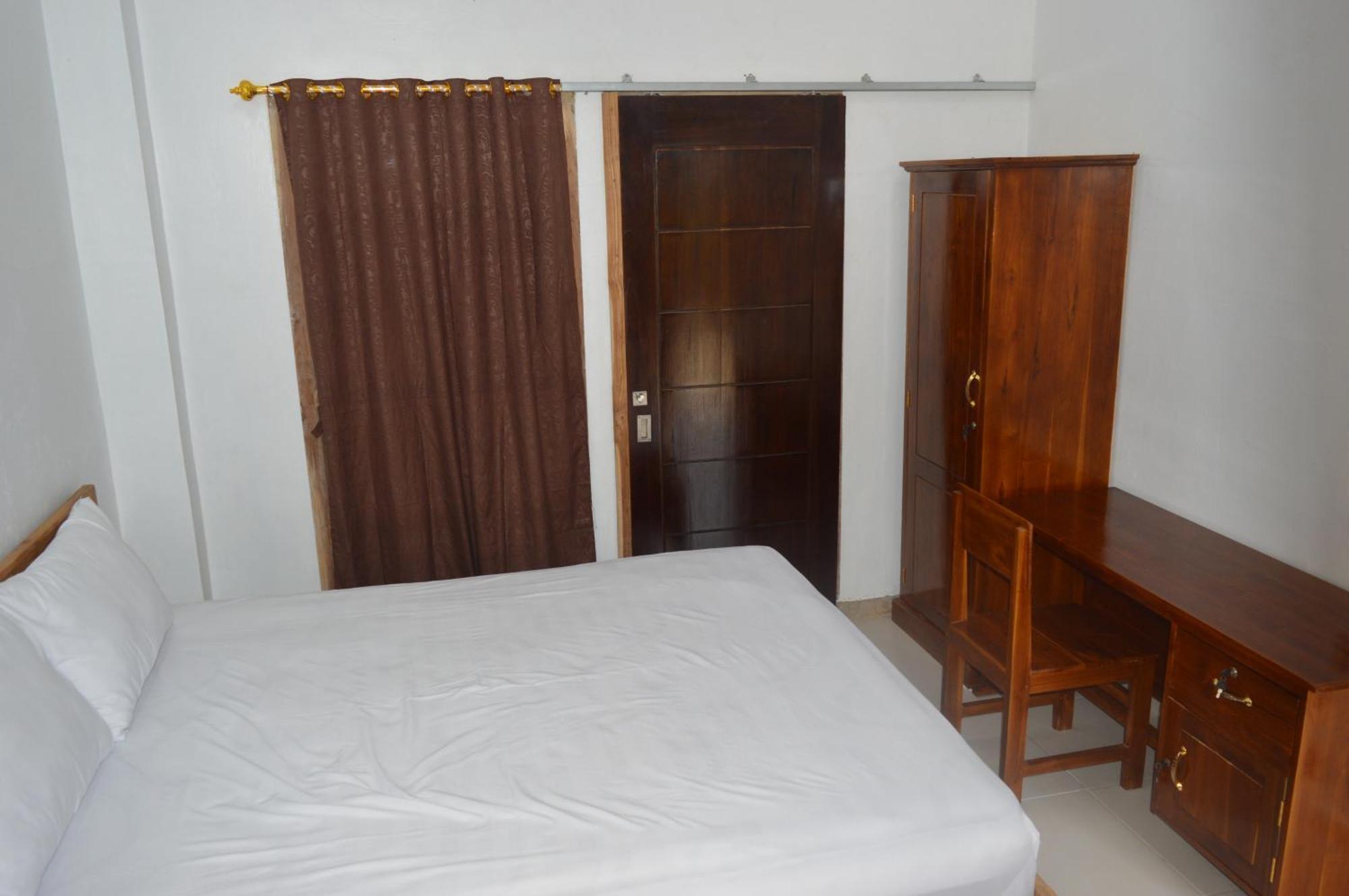 Labuan Bajo Mahoni Guesthouse ภายนอก รูปภาพ