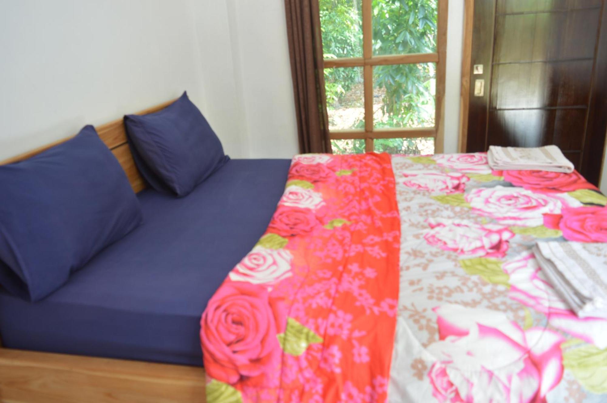 Labuan Bajo Mahoni Guesthouse ภายนอก รูปภาพ